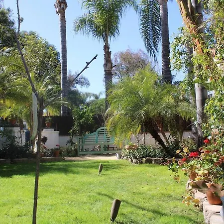 Stylish Mediterranean Villa, Pool, Jacuzzi, Hollywood & Malibu Bliss
